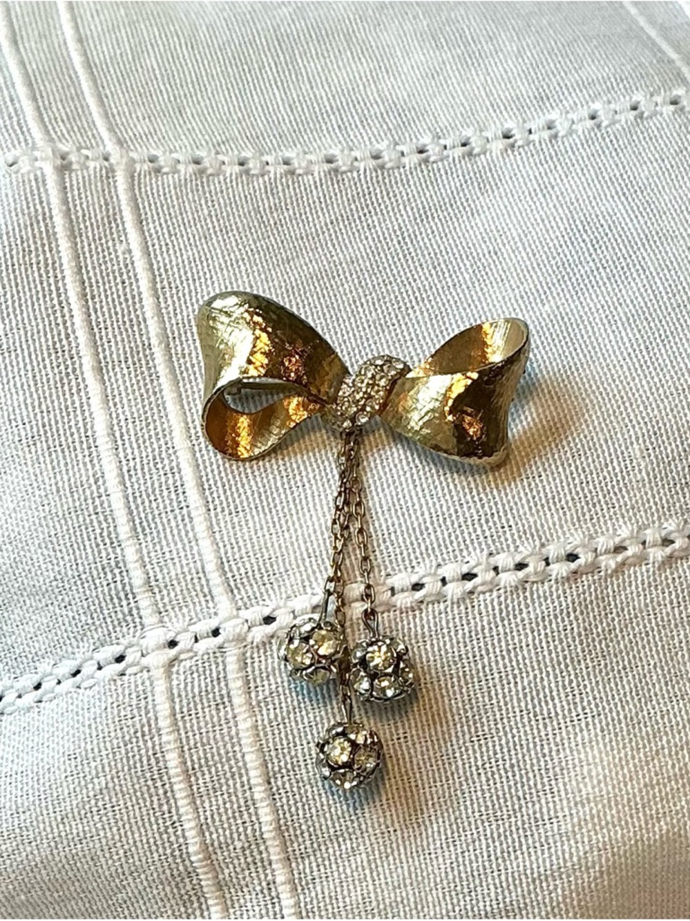 Vintage Gold Bow Pendant Necklace with Crystal Droplet Charms
